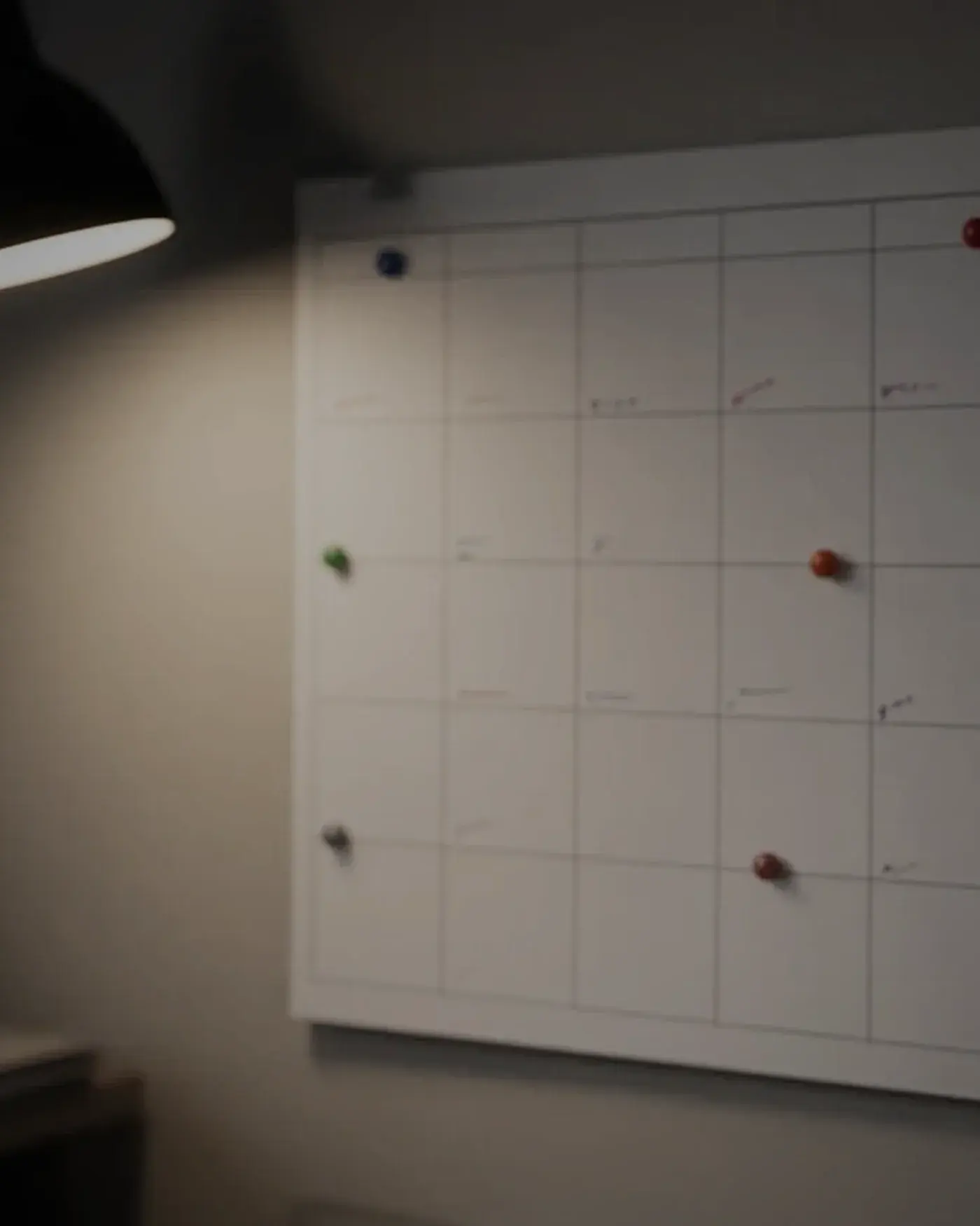 Tableau blanc couvert de fiches
